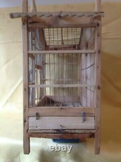 Jolie cage ancienne en bois et fil de fer, travail d'art populaire