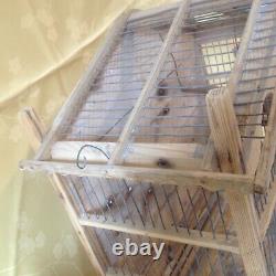 Jolie cage ancienne en bois et fil de fer, travail d'art populaire