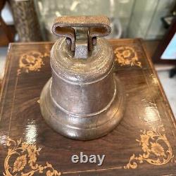 Jolie cloche en bronze fin XIX siècle de 1 kg 630 gr provenant du Sri Lanka
