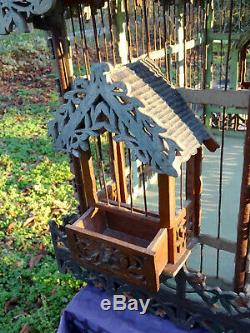 Magnifique cage à oiseaux XIXéme maison bois ajouré et métal objet populaire