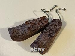 Magnifique paire de tabatières en forme de chaussures en bois sculpté XIXe