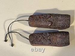 Magnifique paire de tabatières en forme de chaussures en bois sculpté XIXe