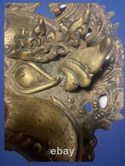 Masque chinois ancien en bronze doré Démon gardien XIXe / début XXe siècle
