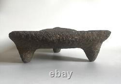 Metate tripode en basalte / Amérique du Sud (Costa Rica) pré-colombien / tortue