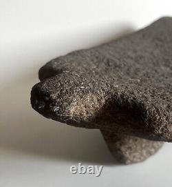 Metate tripode en basalte / Amérique du Sud (Costa Rica) pré-colombien / tortue