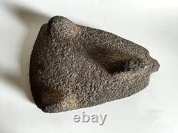 Metate tripode en basalte / Amérique du Sud (Costa Rica) pré-colombien / tortue