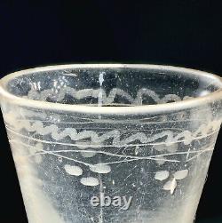 NORMANDIE ANCIEN PETIT GOBELET à ALCOOL en VERRE SOUFFLÉ GRAVÉ ROSÉ XVIIIème