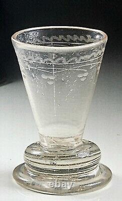 NORMANDIE ANCIEN PETIT GOBELET à ALCOOL en VERRE SOUFFLÉ GRAVÉ ROSÉ XVIIIème