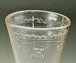 NORMANDIE ANCIEN PETIT GOBELET à ALCOOL en VERRE SOUFFLÉ GRAVÉ ROSÉ XVIIIème
