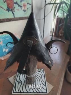 Objet d'art, unique ancien signé OH bois étrange rustique créateur de sensations