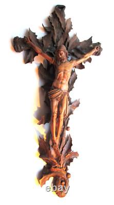Objet religieux, Christ sur une croix de houx, Art Populaire début XIXème