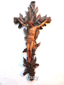 Objet religieux, Christ sur une croix de houx, Art Populaire début XIXème