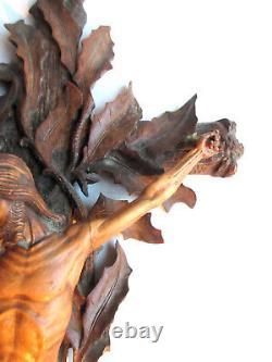 Objet religieux, Christ sur une croix de houx, Art Populaire début XIXème