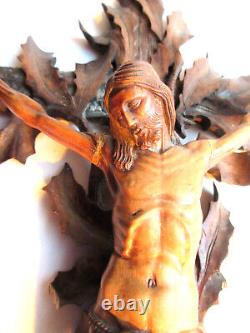 Objet religieux, Christ sur une croix de houx, Art Populaire début XIXème