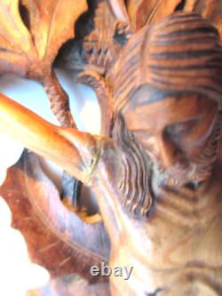 Objet religieux, Christ sur une croix de houx, Art Populaire début XIXème