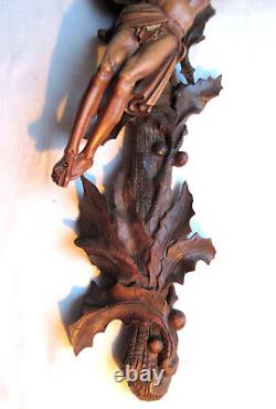 Objet religieux, Christ sur une croix de houx, Art Populaire début XIXème