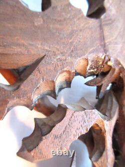 Objet religieux, Christ sur une croix de houx, Art Populaire début XIXème