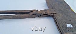 Outil Ancien GAUFRIER FER OU MOULE A HOSTIES OUBLIES en fonte XVIIIème