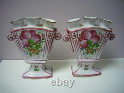 PAIRE DE TULIPIERS EN FAIENCE DES ISLETTES XIXème DECOR OEILLET