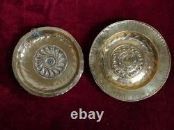 Paire De Bassins À Aumônes Anciens. Cuivre Ou Laiton Repoussé. Espagne. XVIII