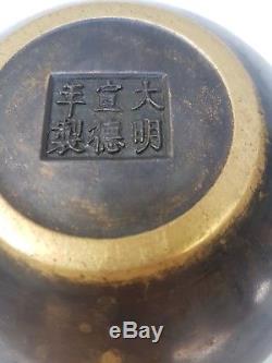 Petit brule parfum rond en bronze et patine dorée (goldsplash). Chine 19ème
