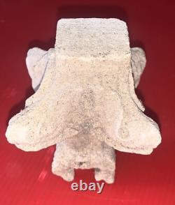 Petit chapiteau néo gothique architecture pierre reconstituée travail compagnon