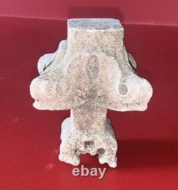 Petit chapiteau néo gothique architecture pierre reconstituée travail compagnon