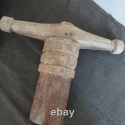 Pilon, Pressoir Ancien en Bois Sculpté Zoomorphe Bélier Art Populaire