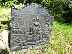 Plaque de cheminée en fonte époque 19e Bretagne décor famille bretonne moulin