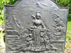 Plaque de cheminée en fonte époque 19e Bretagne décor famille bretonne moulin