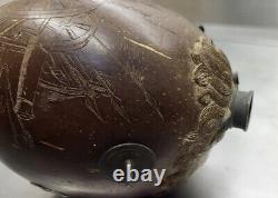 Poire à Poudre Noix de Coco gravée à l'antique Travail de Bagnard XVIIIeme