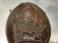 Poire à Poudre Noix de Coco gravée à l'antique Travail de Bagnard XVIIIeme