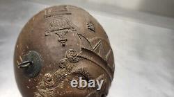 Poire à Poudre Noix de Coco gravée à l'antique Travail de Bagnard XVIIIeme