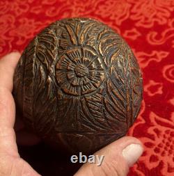 Poire à poudre en noix de coco sculptée Travail de bagnard XIXe