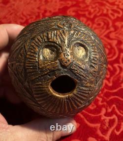 Poire à poudre en noix de coco sculptée Travail de bagnard XIXe