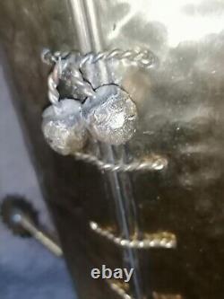 Porte Parapluie Ancien en Forme de Bottes Old Umbrella Stand in the Shape of B