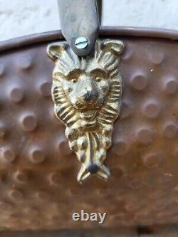 Porte buche en cuivre, et pieds de lions. Poignée en céramique