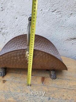 Porte buche en cuivre, et pieds de lions. Poignée en céramique