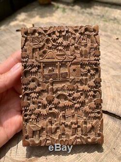 Porte carte en bois de santal sculpté d'un décor de dignitaire XIXe Chine