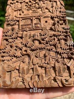 Porte carte en bois de santal sculpté d'un décor de dignitaire XIXe Chine