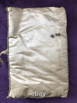 Porte mouchoirs de mariage en soie vers 1850 avec ses mouchoirs
