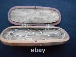 RARE ETUI A LUNETTES fin XVIII e DÉBUT XIX e BOIS SCULPTE ART POPULAIRE 13,5 cm