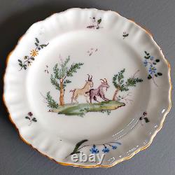 Rare Assiette En Faience De MOUSTIERS Chèvres Fleurs Polychrome Féraud XVIIIème