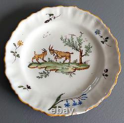 Rare Assiette En Faience De MOUSTIERS Chèvres Fleurs Polychrome Féraud XVIIIème