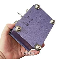 Rare Petit coffre fort métallique avec sa clé et code art déco