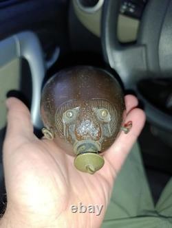 Rare Poire à Poudre en noix de Coco Sculptée du 19ème