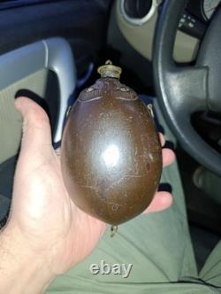 Rare Poire à Poudre en noix de Coco Sculptée du 19ème