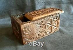 Rare ancien Coffret boite art populaire auvergne 1873 monoxyle en noyer sculté