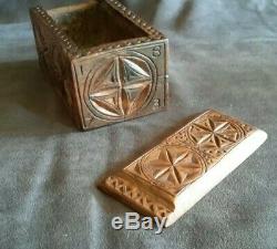 Rare ancien Coffret boite art populaire auvergne 1873 monoxyle en noyer sculté
