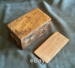 Rare ancien Coffret boite art populaire auvergne 1873 monoxyle en noyer sculté